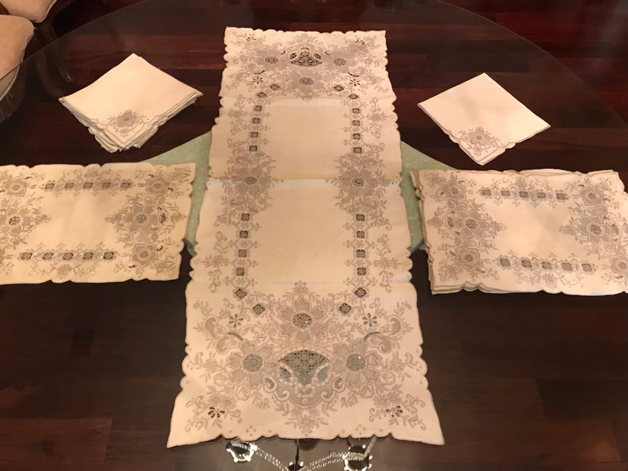 Beautiful Chinese Embroidered Table Runner With 8 Matching Placemats And 8 Matching Napkins [Photo 2]