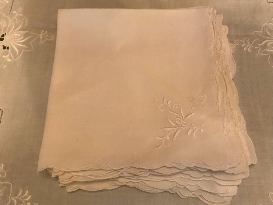 Chinese Embroidered Rectangular Tablecloth With Matching Napkins 107' X 69' [Photo 8]