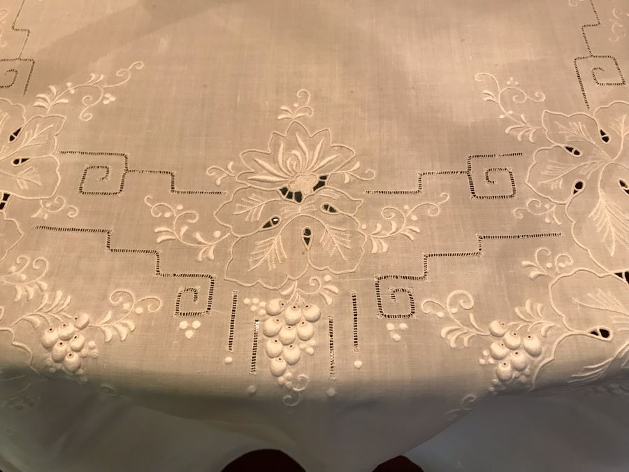 Chinese Embroidered Rectangular Tablecloth With Matching Napkins 107' X 69' [Photo 5]