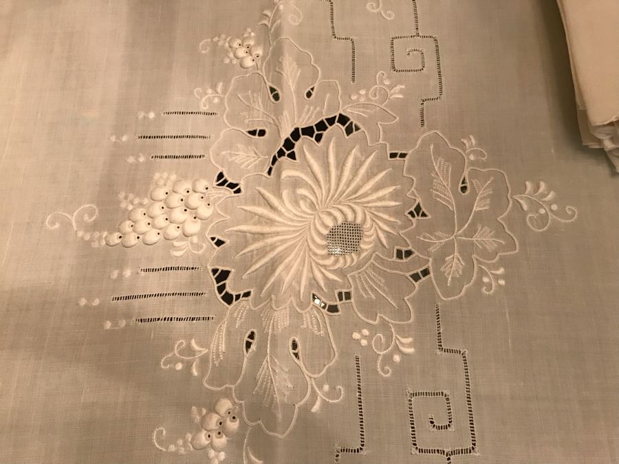 Chinese Embroidered Rectangular Tablecloth With Matching Napkins 107' X 69' [Photo 7]