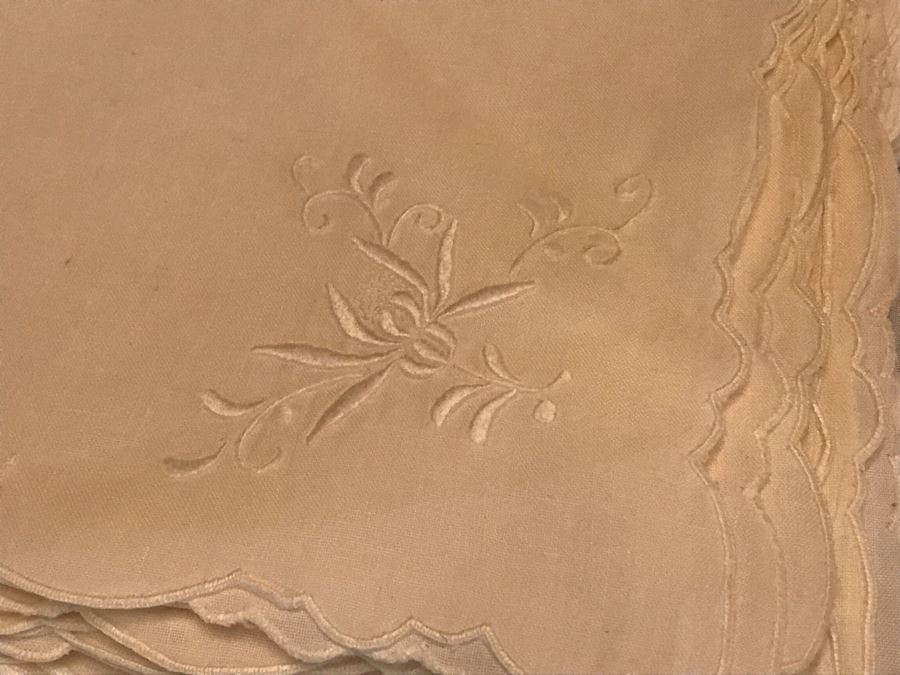 Chinese Embroidered Rectangular Tablecloth With Matching Napkins 107' X 69' [Photo 9]