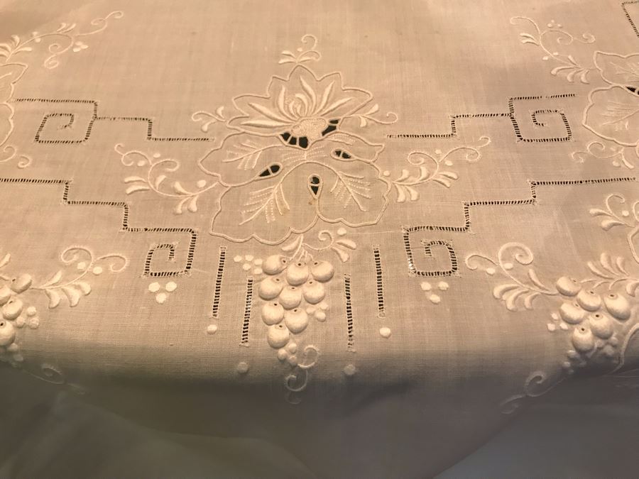 Chinese Embroidered Rectangular Tablecloth With Matching Napkins 107' X 69' [Photo 6]