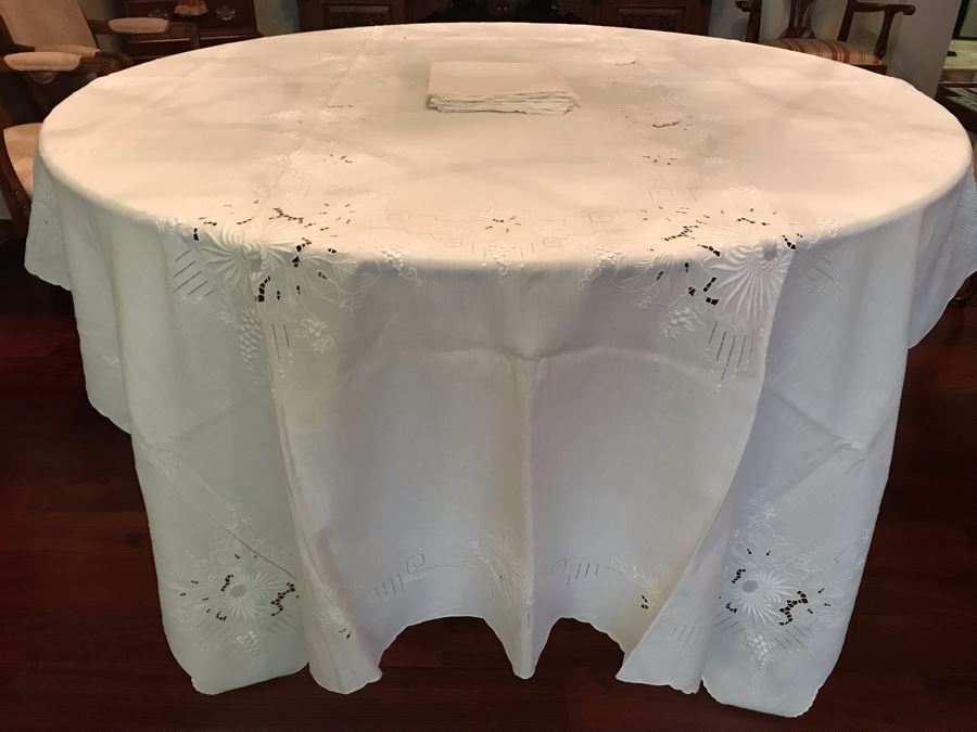 Chinese Embroidered Rectangular Tablecloth With Matching Napkins 107' X 69' [Photo 2]