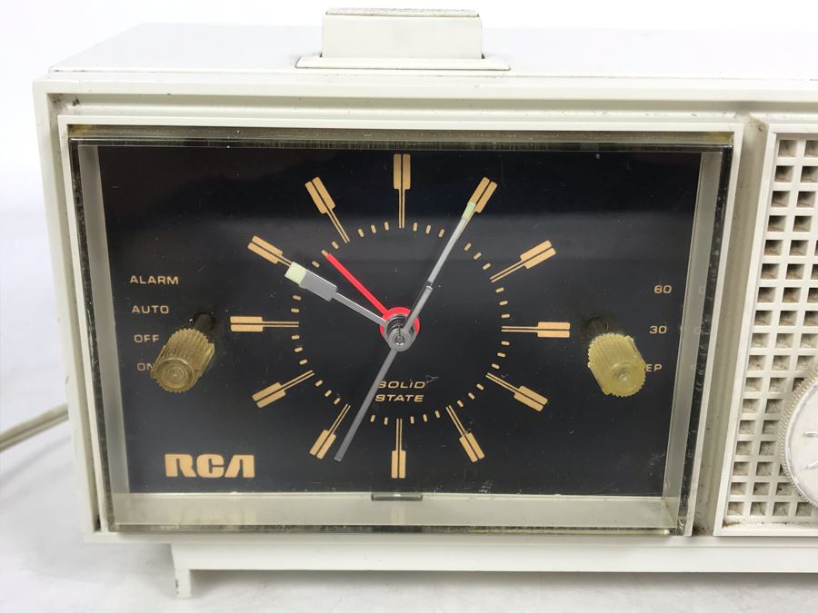 Vintage 70s RCA Alarm Clock Radio Model RLD 21Y White 8244 - 11W X 4.5D X 4.5H Working [Photo 6]