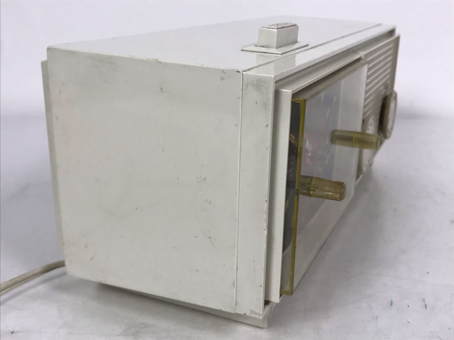 Vintage 70s RCA Alarm Clock Radio Model RLD 21Y White 8244 - 11W X 4.5D X 4.5H Working [Photo 7]