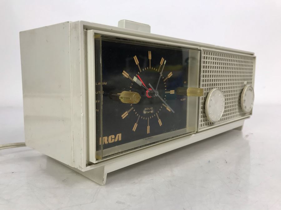 Vintage 70s RCA Alarm Clock Radio Model RLD 21Y White 8244 - 11W X 4.5D X 4.5H Working [Photo 5]