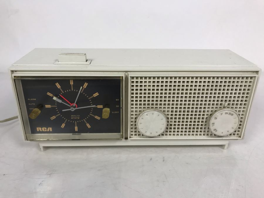 Vintage 70s RCA Alarm Clock Radio Model RLD 21Y White 8244 - 11W X 4.5D X 4.5H Working [Photo 3]