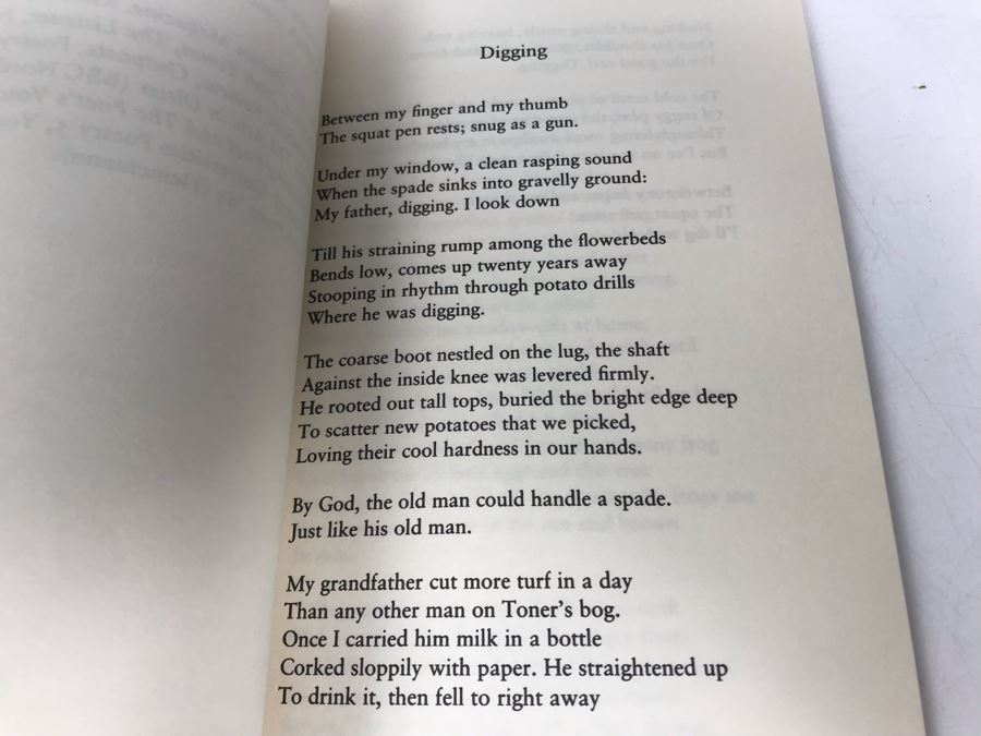 Seamus Heaney Hand Signed Book Death Of A Naturalist [Photo 9]