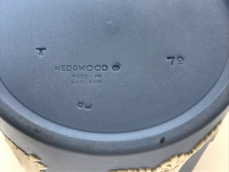 Vintage Wedgwood Jar With Lid And Cup [Photo 8]