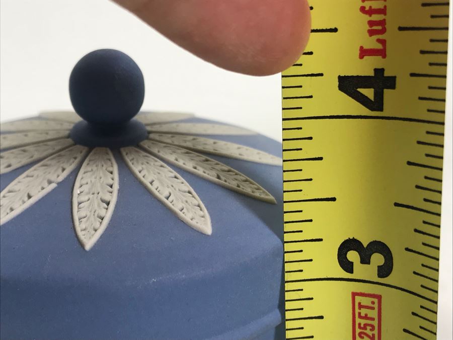 Vintage Wedgwood Jar With Lid And Cup [Photo 2]