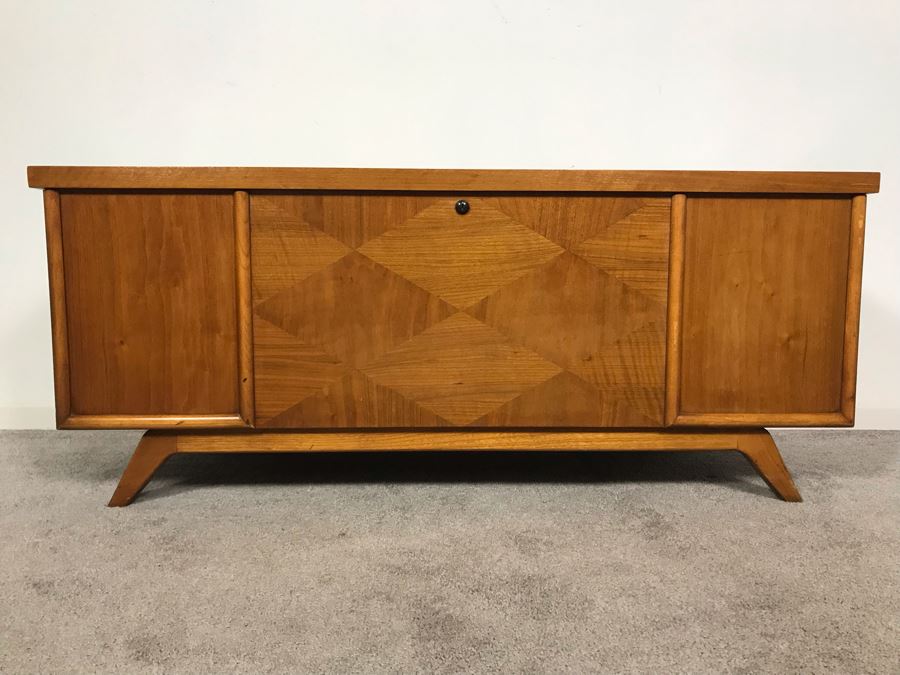 Mid-Century Modern Virginia Maid Cedar Chest 47W X 16.5D X 20H [Photo 2]