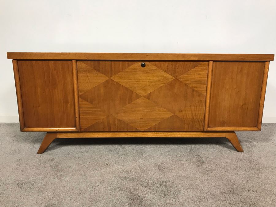 Mid-Century Modern Virginia Maid Cedar Chest 47W X 16.5D X 20H [Photo 3]