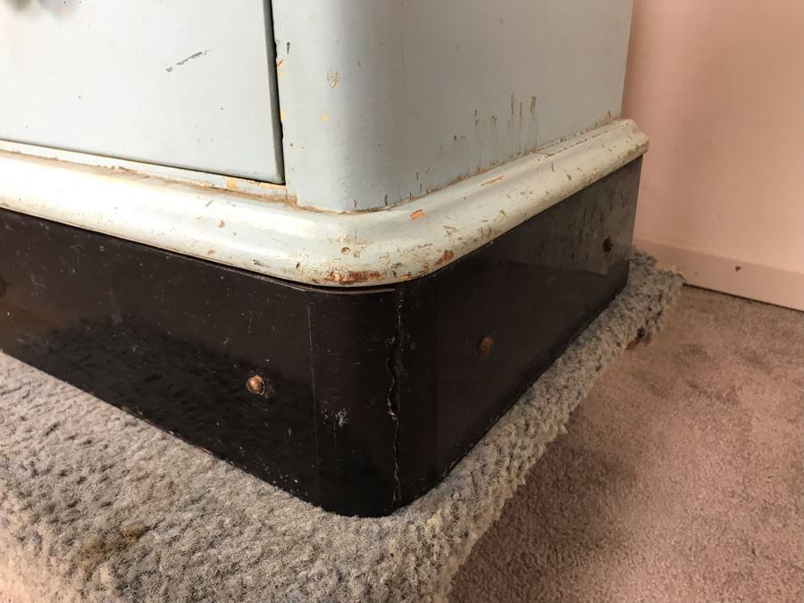 Early 20th Century Antique 15-Drawer Dental Cabinet Metal Drawers With Wooden Frame 30.5W X 13.5D X 61H [Photo 29]