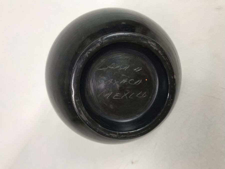 Signed Lama Oaxaco Mexico Black Pottery Vase 6.5H [Photo 4]