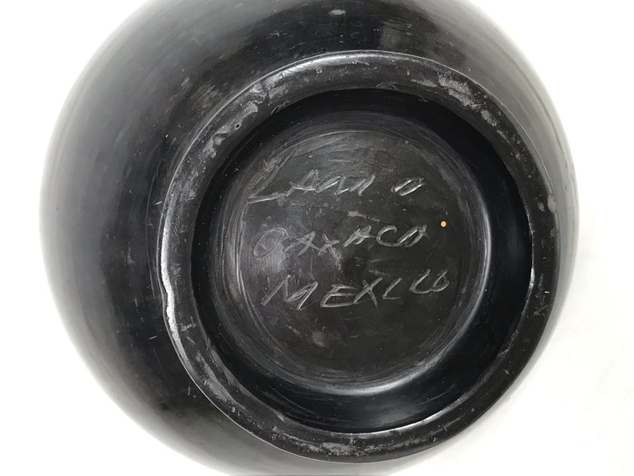Signed Lama Oaxaco Mexico Black Pottery Vase 6.5H [Photo 5]