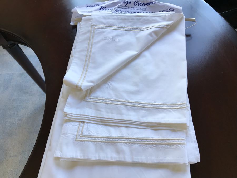 Frette Gold Trimmed King Duvet + 2 King Matching Pillow Shams + 2 Standard Matching Pillow Shams [Photo 2]