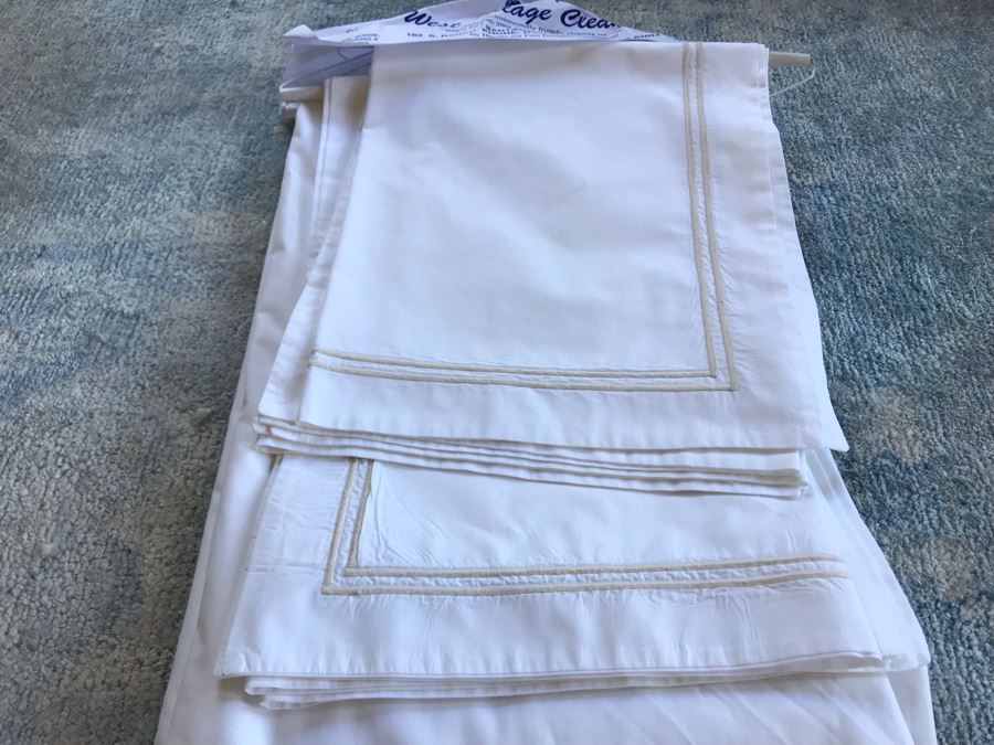 Frette Gold Trimmed King Duvet + 2 King Matching Pillow Shams + 2 Standard Matching Pillow Shams [Photo 3]