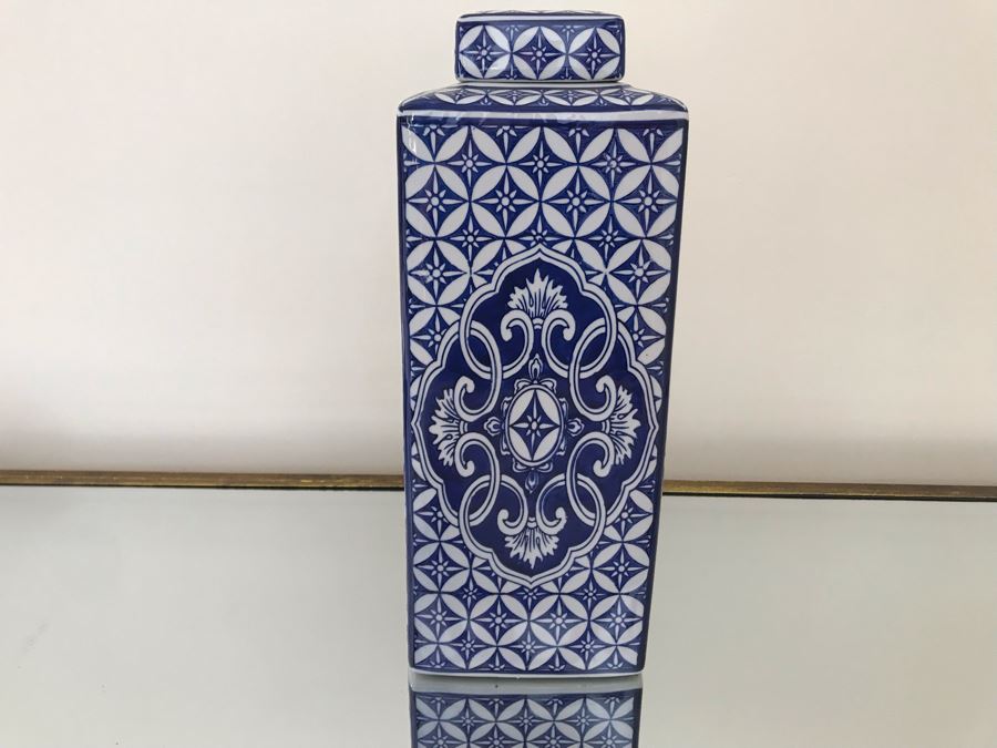 Contemporary Chinese Porcelain Blue And White Jar [Photo 1]