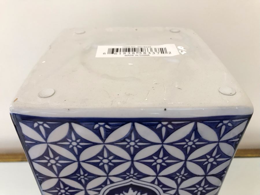 Contemporary Chinese Porcelain Blue And White Jar [Photo 8]