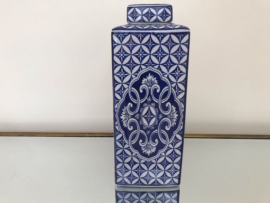 Contemporary Chinese Porcelain Blue And White Jar [Photo 2]