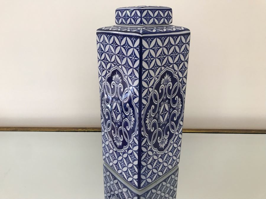 Contemporary Chinese Porcelain Blue And White Jar [Photo 5]