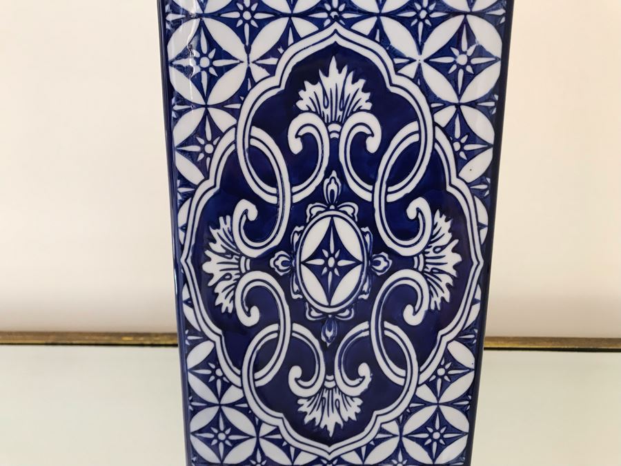 Contemporary Chinese Porcelain Blue And White Jar [Photo 3]