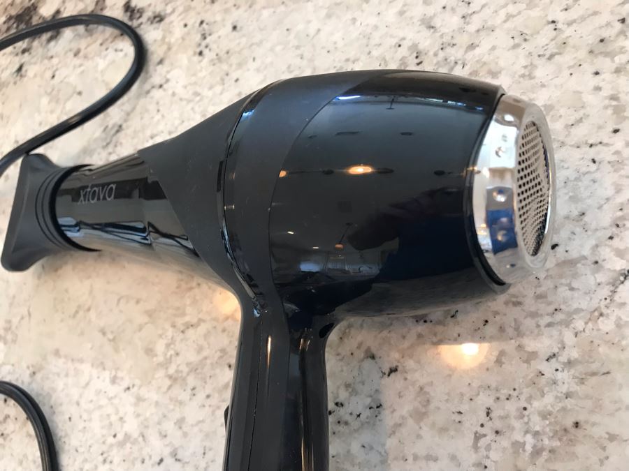 Xtava Blow Dryer [Photo 3]