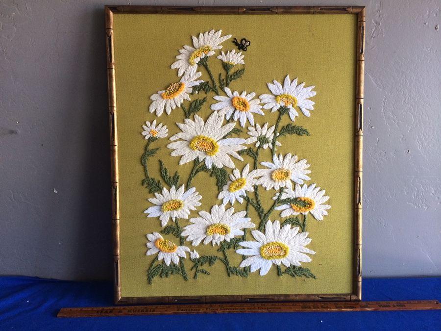 Vintage Floral Stitchery [Photo 1]