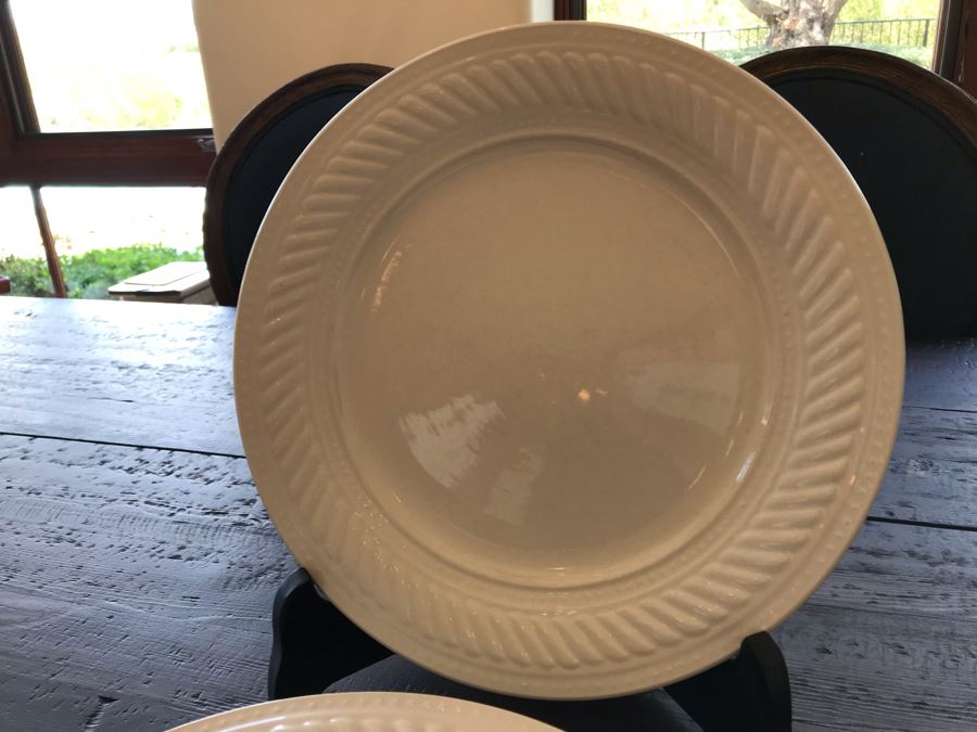 (6) White 12' Plates [Photo 5]