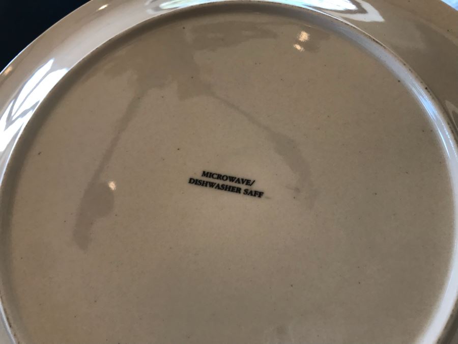 (6) White 12' Plates [Photo 6]