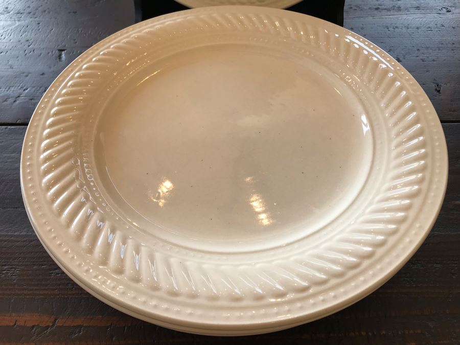 (6) White 12' Plates [Photo 3]