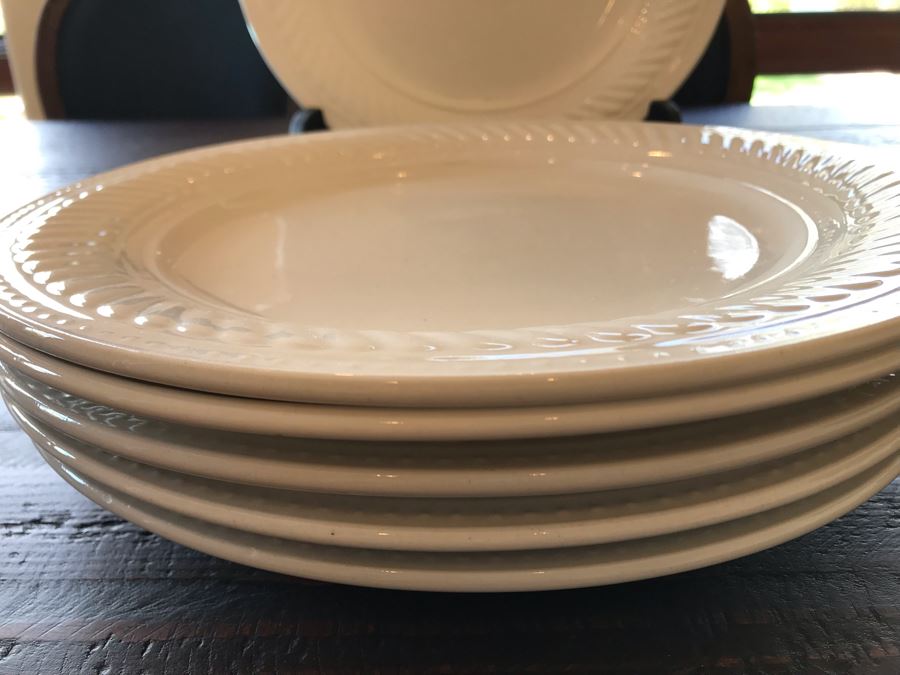 (6) White 12' Plates [Photo 4]