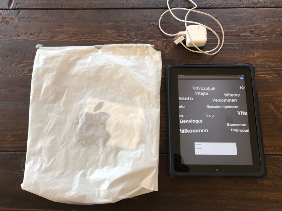 Early 16GB iPad Model A1337 (Cleaned) [Photo 2]