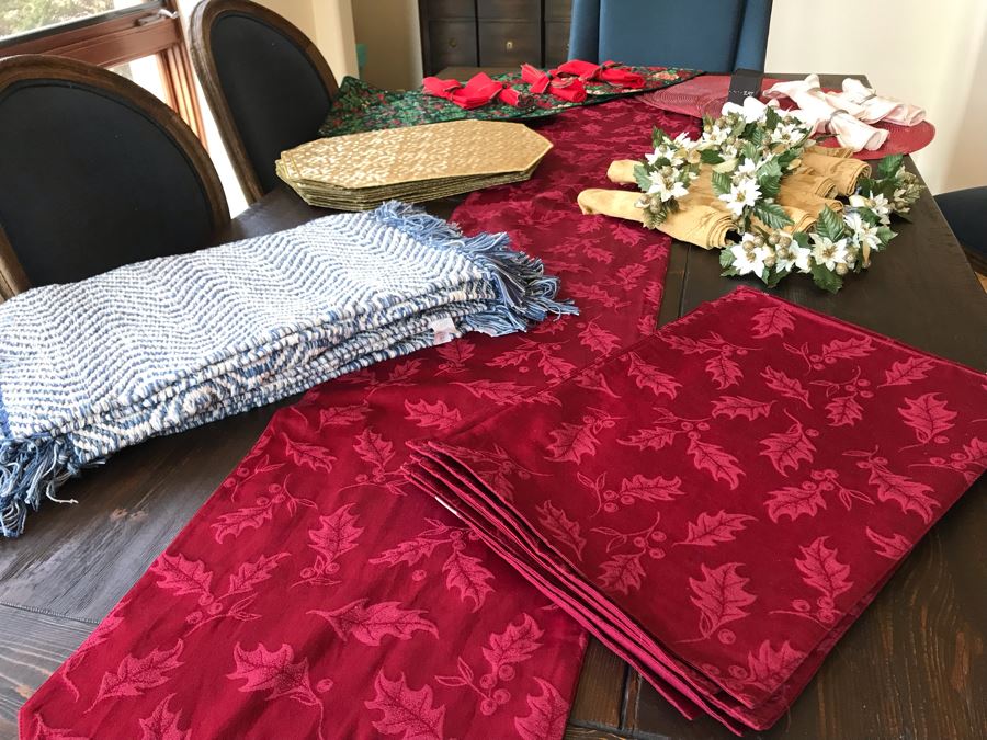 Various Place Mats, Holiday Table Runners, Napkin Rings And Napkins
