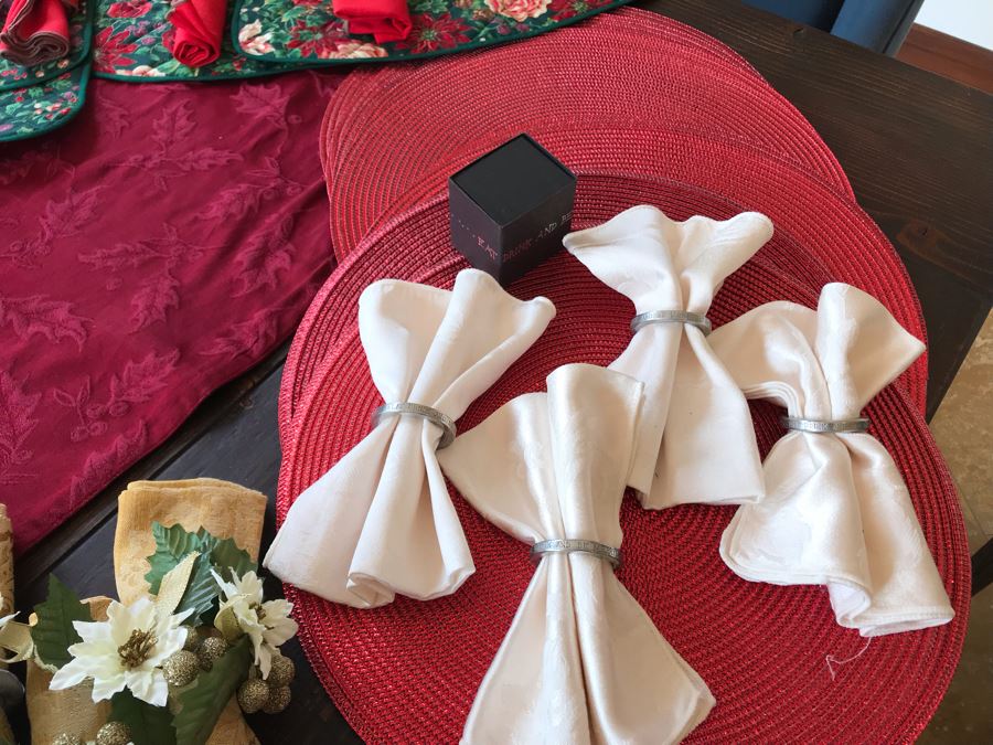 Various Place Mats, Holiday Table Runners, Napkin Rings And Napkins - See Photos [Photo 5]