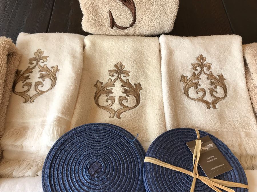 Various Bathroom Hand Towels And Set Of Coasters [Photo 6]