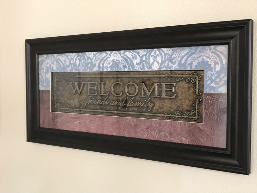 Wall Decor Sign: Welcome Friends And Family 21W [Photo 1]