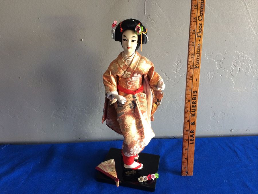 Japanese Geisha Doll [Photo 2]