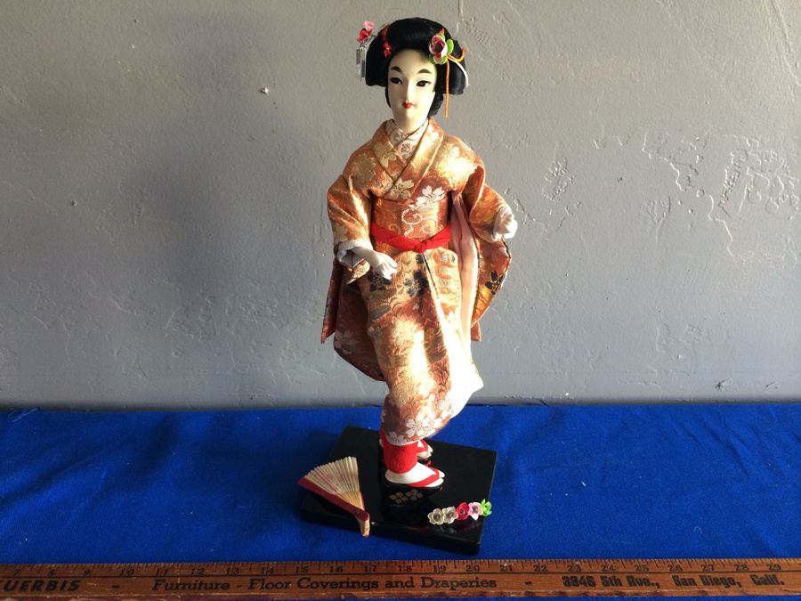 Japanese Geisha Doll [Photo 1]