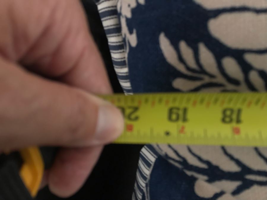 Pair Of Throw Pillows 20W [Photo 4]