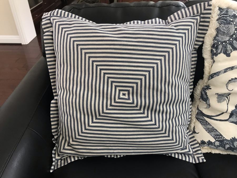Pair Of Throw Pillows 23W [Photo 2]
