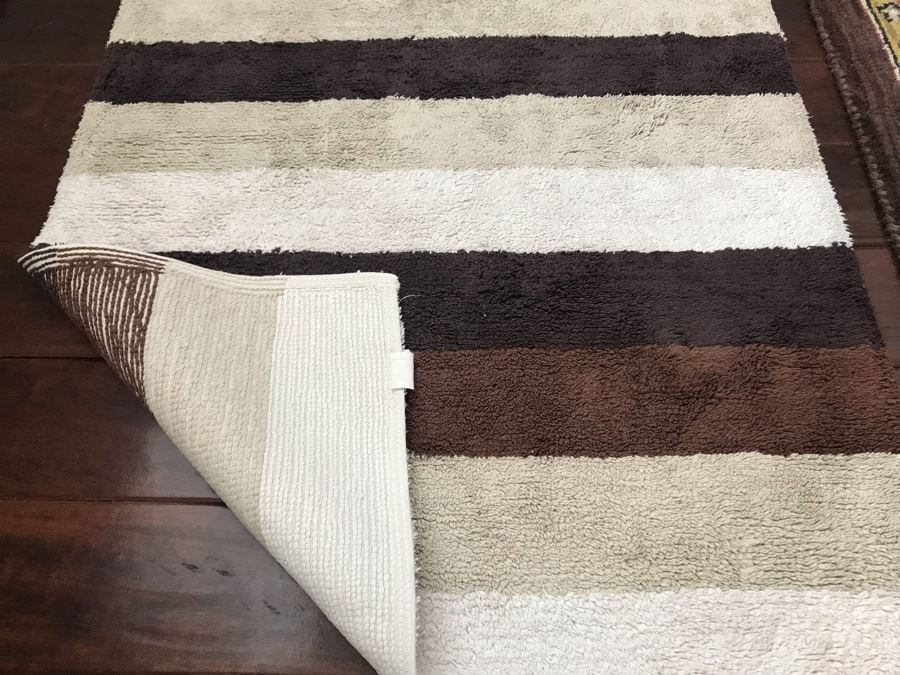 Small Area Rug 29 X 51 [Photo 3]