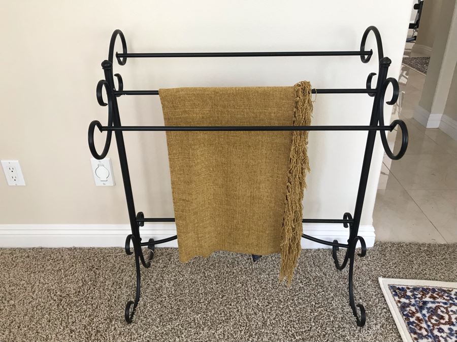 Metal Quilt Rack Stand With Throw Blanket 31W X 18D X 36H [Photo 1]