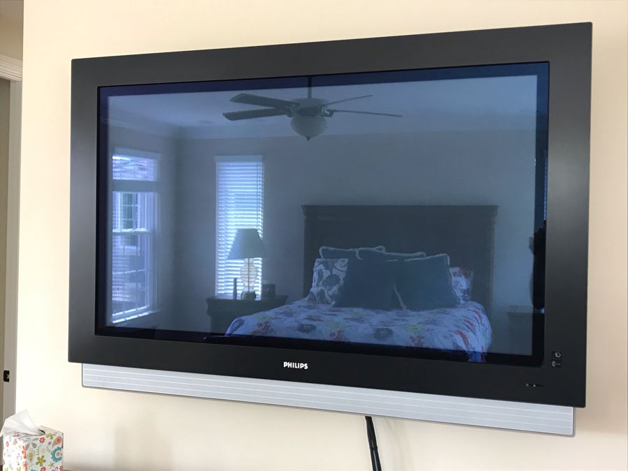 Phillips Plasma TV With Remote [Photo 2]