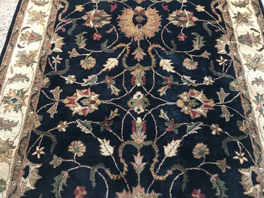 Ashley Furniture 100% Wool Pile Area Rug 5' X 7'9' [Photo 5]