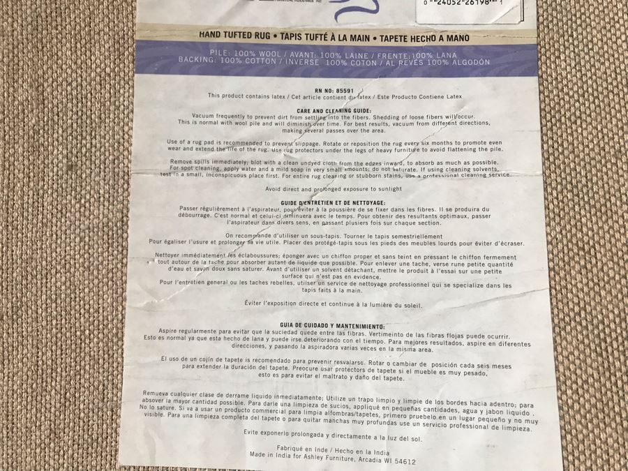 Ashley Furniture 100% Wool Pile Area Rug 5' X 7'9' [Photo 8]