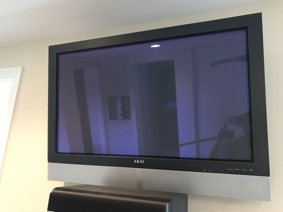 AKAI TV With Wall Brackets 41W X 28H [Photo 2]