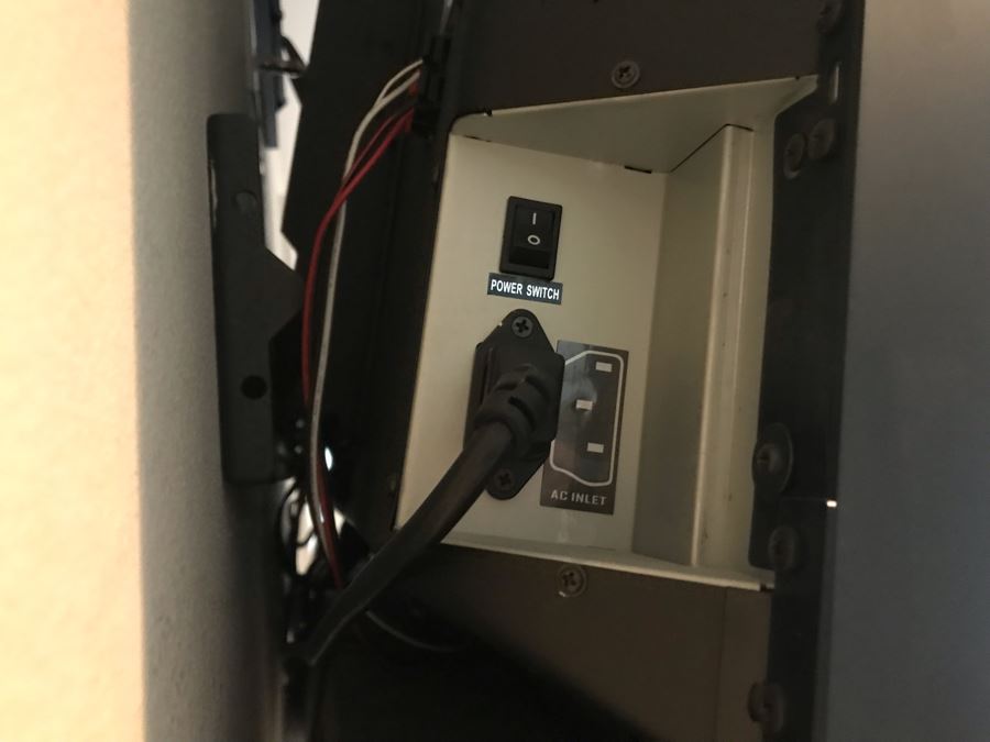 AKAI TV With Wall Brackets 41W X 28H [Photo 4]