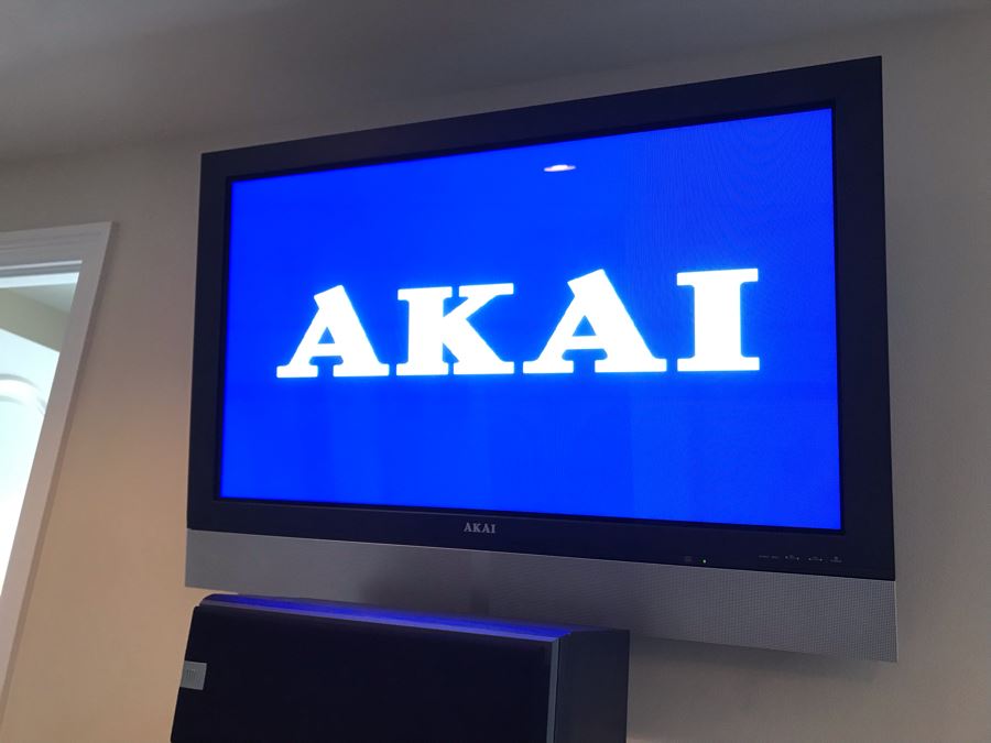 AKAI TV With Wall Brackets 41W X 28H