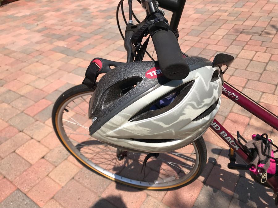 Women's Diamond Back Cross Country Bicycle Bike With Helmet And Gloves [Photo 8]